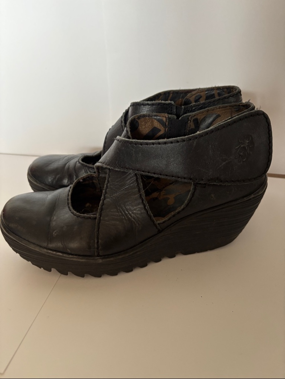 Fly London wedge 36 black